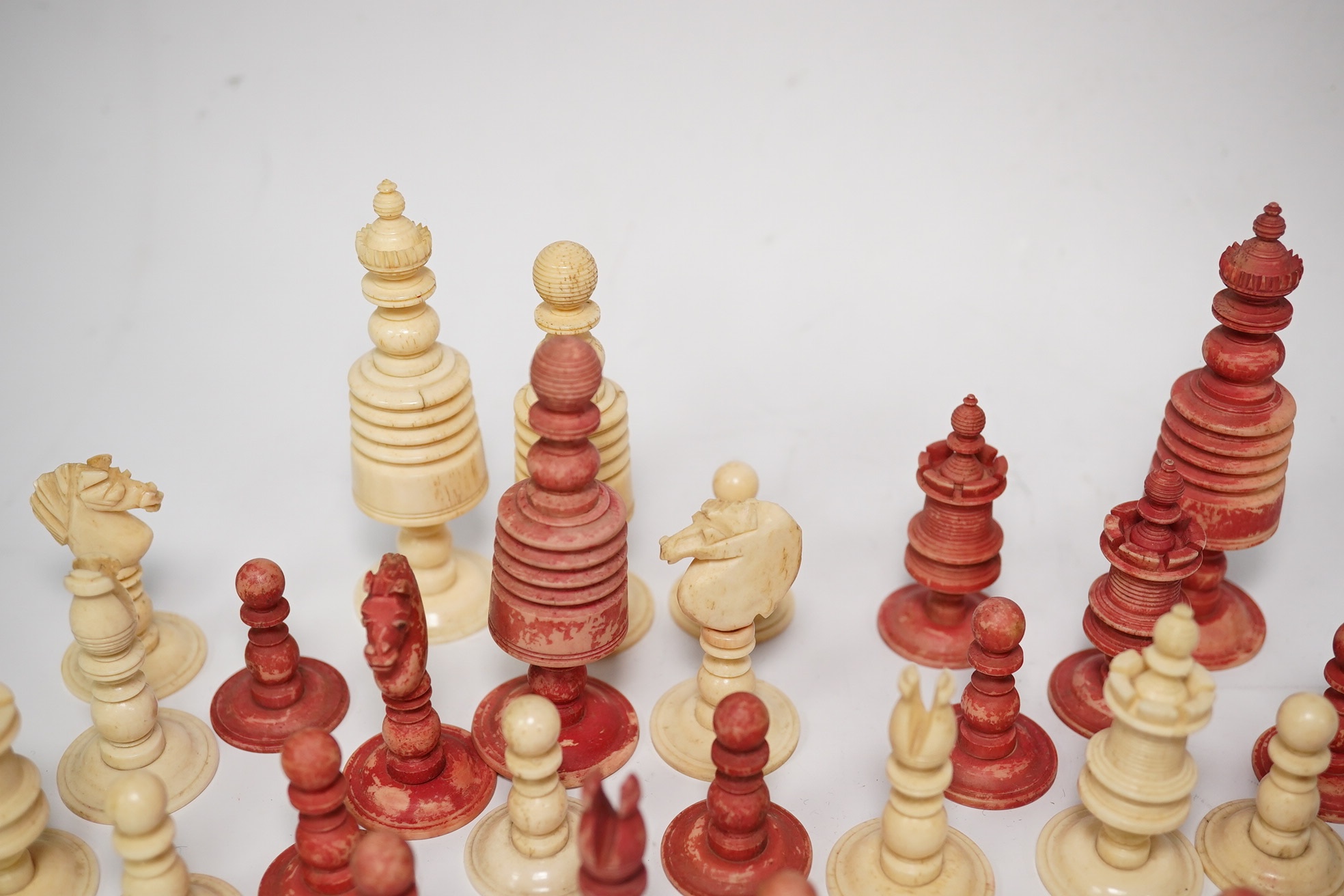 A 19th century barleycorn pattern bone set of chess pieces, 7.5cm high. Condition - fair, stained pieces faded
